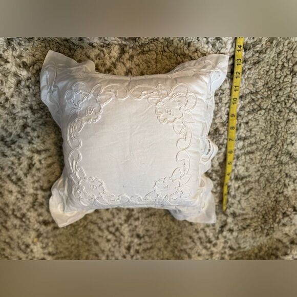 Imperial Embroidered set of 4 White Decorative Throw Pillows - Picture 7 of 15